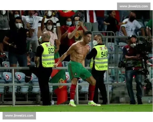 文班亚马跨界封神!C 罗式电梯球破门,篮球足球双天赋引爆体坛 文班亚马跨界封神!C 罗式电梯球破门,篮球足球双天赋引爆体坛