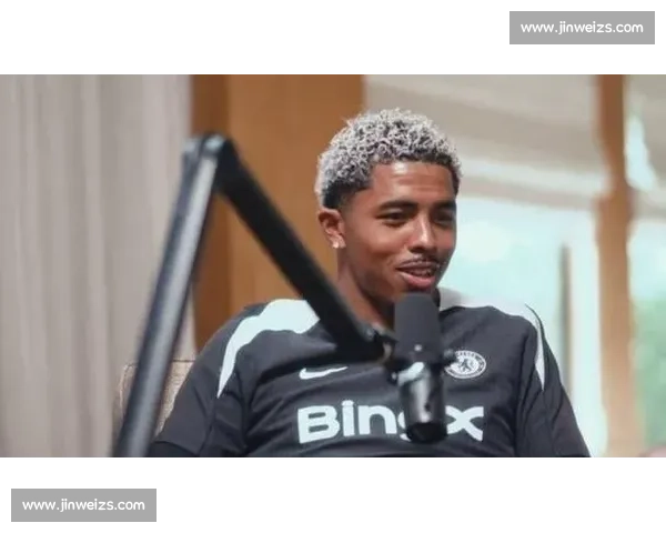 英超三巨头竞逐里昂天才边锋福法纳,转会费或破 5000 万欧 英超三巨头竞逐里昂天才边锋福法纳,转会费或破 5000 万欧